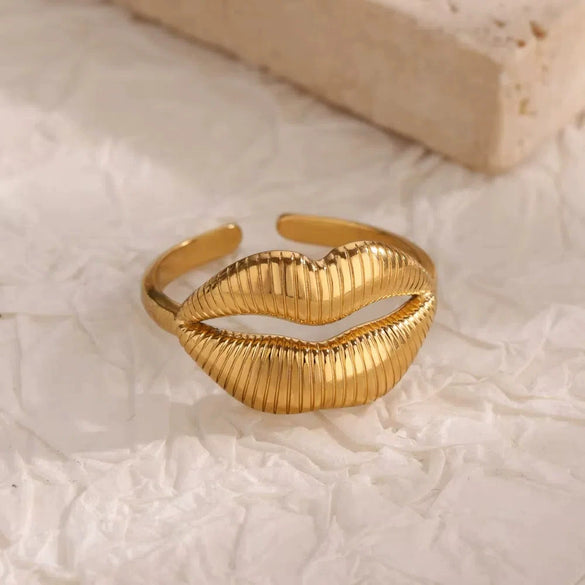 Wholesale Ladies Stainless Steel Heart Shape Electroplated Lip Ring And Conch Ring With Personality Design
