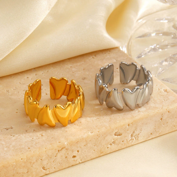 Wholesale Ladies Stainless Steel Heart Shaped Love Ring With Electroplating And Geometric Wave Pattern