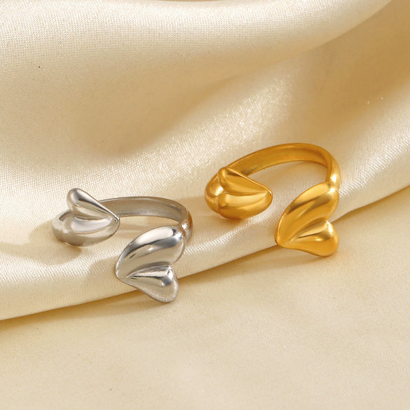 Wholesale Ladies Stainless Steel Heart Shaped Ring With 18K Gold Plated Electroplating Treatment