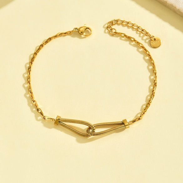 Wholesale Ladies Stainless Steel 18K Electroplated Snake Bone Chain Jewelry Set With Personality Geometric Design Including Bracelet Necklace And Earrings