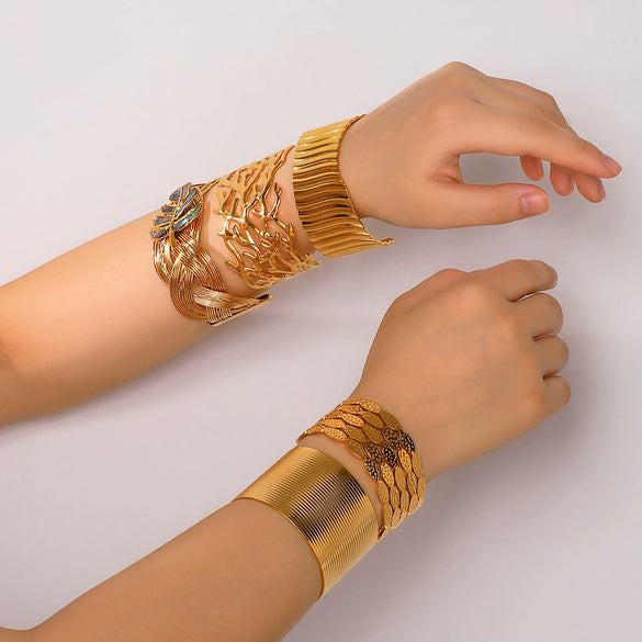 Wholesale Ladies Stainless Steel 18K Gold Plated Exaggerated Opening Bracelet With Leaves Design 18K Furnace Vacuum Plating