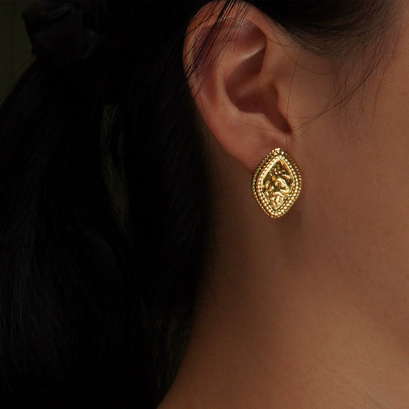 Wholesale Ladies Titanium Steel Embossed Electroplated Geometric Earrings With High End Ancient Palace Wind