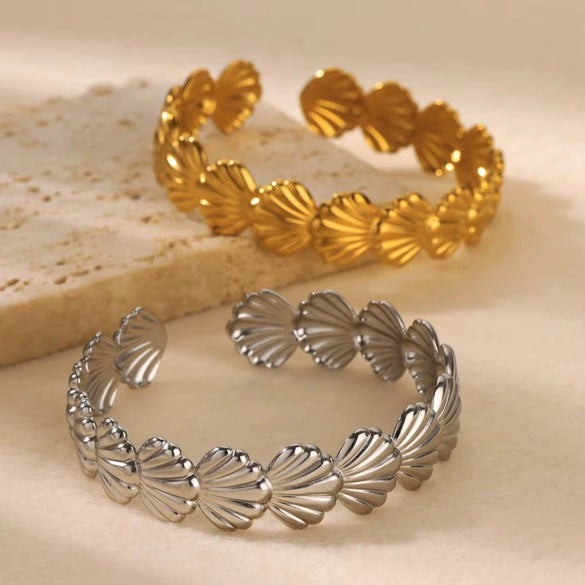 Wholesale Ladies Titanium Steel Opening Starfish Bracelet With Marine Element Texture And Electroplating Processing
