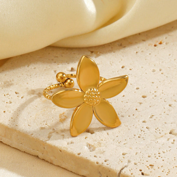 Wholesale Lady's Exquisite Flower Shaped Stainless Steel Hip Hop Ring With Electroplating