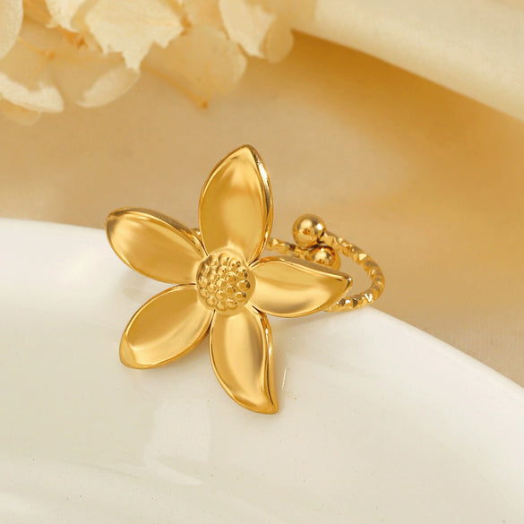 Wholesale Lady's Exquisite Flower Shaped Stainless Steel Hip Hop Ring With Electroplating