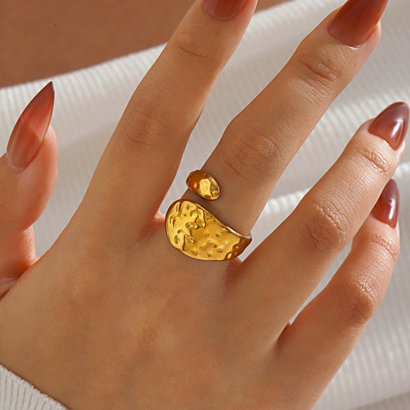Wholesale Lady's Geometric Hammer Pattern Stainless Steel And Resin Ring With Electroplating