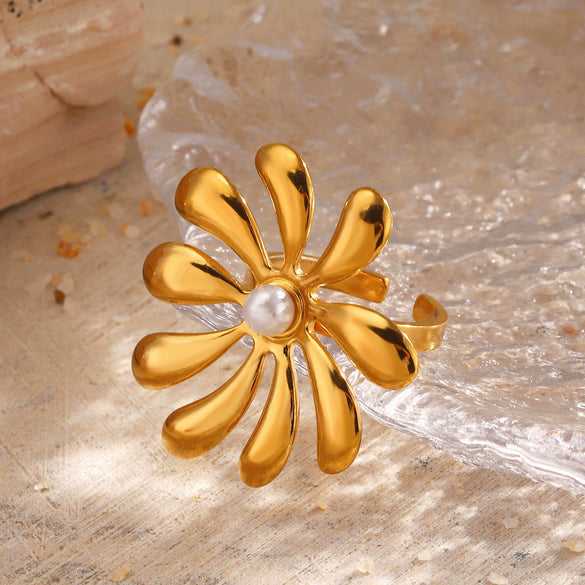 Wholesale Lady's Simple Style Flower Ring Stainless Steel Pearl Electroplated Retro Inlaid