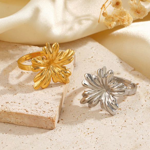 Wholesale Lady's Stainless Steel Geometric And Flower Style Ring With 18K Gold Plated Electroplating