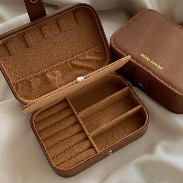 Wholesale Largecapacity Portable Doublelayer Jewelry Storage Box Retro Brown Leather Solid Color
