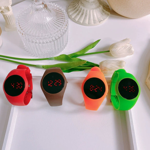 Wholesale Led Electronic Couple Watch Plastic Case Stainless Steel Buckle Silicone Strap Round Dial Leisure Style