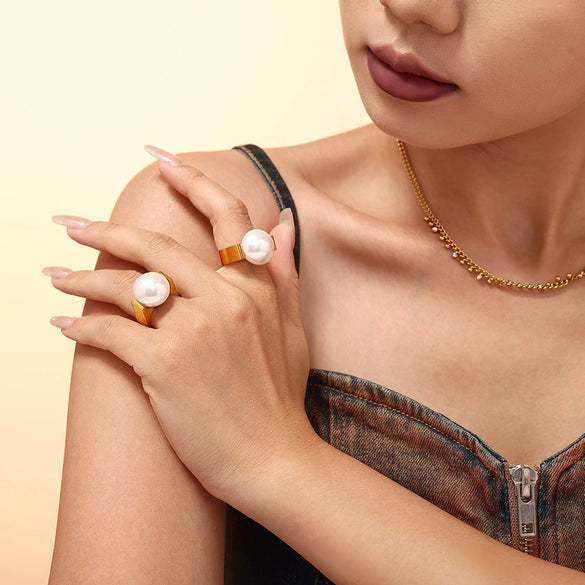Wholesale Light Luxury Big Bead Ring For Women Titanium Steel With Geometric Pattern 18K Gold Plated