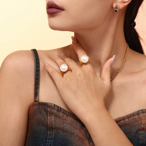 Wholesale Light Luxury Big Bead Ring For Women Titanium Steel With Geometric Pattern 18K Gold Plated