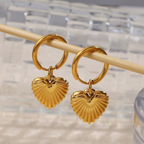 Wholesale Light Luxury Ear Buckle Retro Fashion Striped Heartshaped 316L Stainless Steel Electroplated Women's Earrings