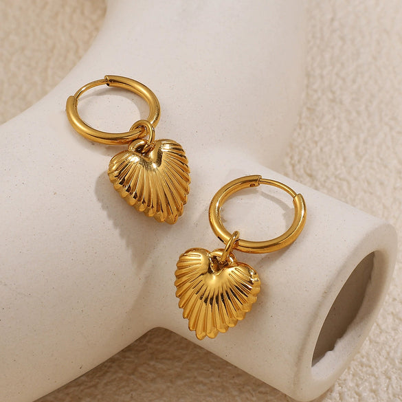 Wholesale Light Luxury Ear Buckle Retro Fashion Striped Heartshaped 316L Stainless Steel Electroplated Women's Earrings