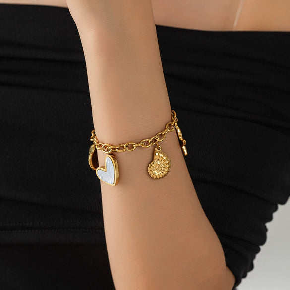 Wholesale Light Luxury Electroplated 18K Gold Titanium Steel Bracelet For Women With Original Design
