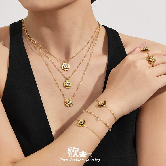 Wholesale Light Luxury Electroplated Stainless Steel Four Leaf Flower Inlaid Zircon Women's Jewelry Set With Necklace And Bracelet