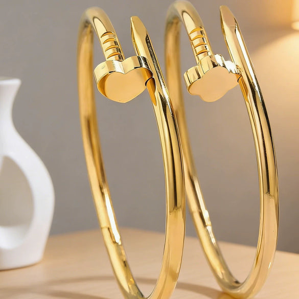 Wholesale Light Luxury Electroplated Stainless Steel Fourleaf Clover And Heart Nail Bracelet Jewelry