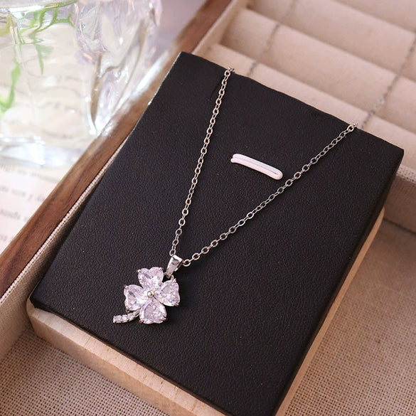 Wholesale Light Luxury Fashion Titanium Steel Women's Fourleaf Clover Pendant Necklace With Diamond Design