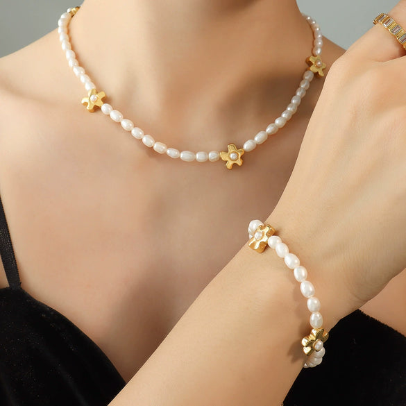 Wholesale Light Luxury Floral Ferris Wheel Style Titanium Steel Electroplated Freshwater Pearl Chain Necklace And Bracelet Set For Women