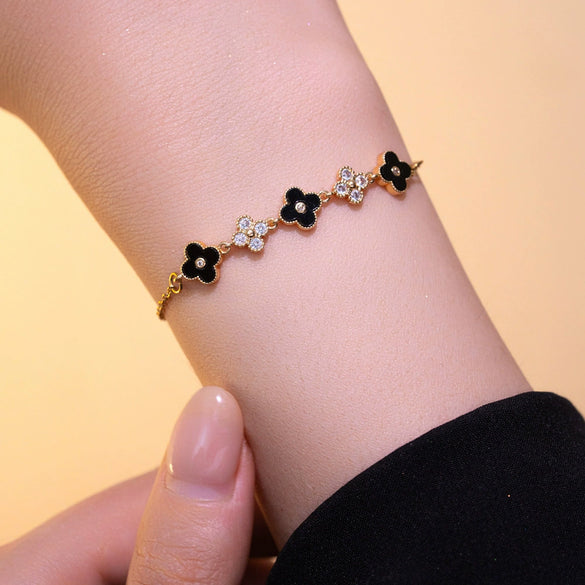 Wholesale Light Luxury Fourleaf Clover Motherofpearl Titanium Steel Necklace Set With Diamonds Vacuum Furnace Electroplated Antiallergic Colorpreserving Women's Jewelry