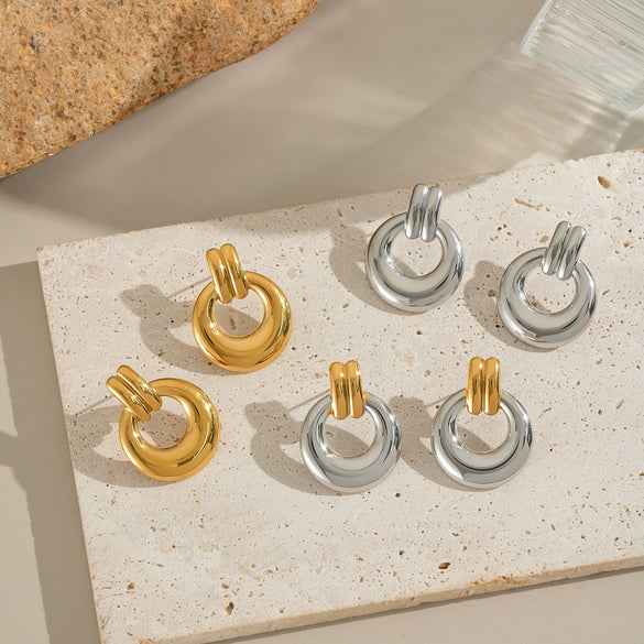Wholesale Light Luxury Geometric Circle Contrasting Color Earrings In Titanium Steel With Electroplating