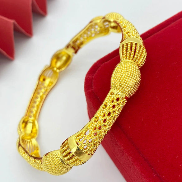 Wholesale Light Luxury Geometric Copper Alloy Electroplated Bracelet For Women's Wedding Jewelry
