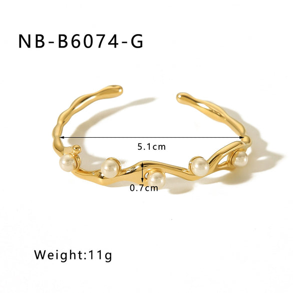 Wholesale Light Luxury Geometric Gold Titanium Steel And Stainless Steel Bracelet Inlaid With Zircon And Diamonds