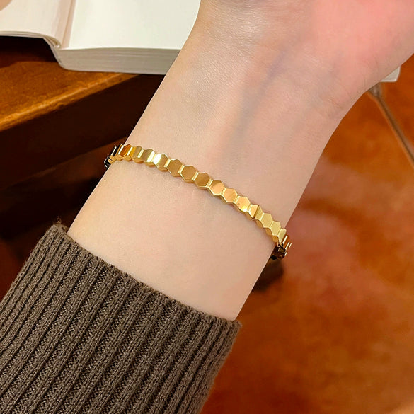 Wholesale Light Luxury Geometric Pentagonal Stitching 18K Goldplated Titanium Steel Bracelet For Women With Polish Finish