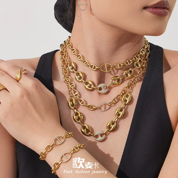 Wholesale Light Luxury Geometric Pig Nose Stainless Steel 18K Gold Plated Jewelry Set Including Necklace Bracelet And Earring