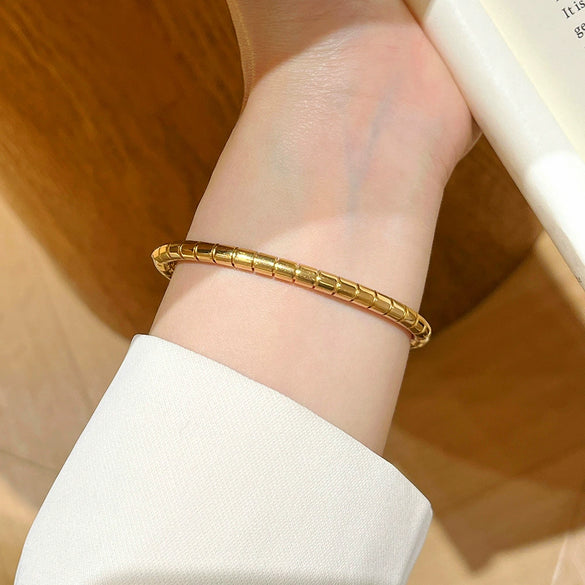 Wholesale Light Luxury Geometric Polish Titanium Steel Bracelet With 18K Real Gold Electroplated Clasp For Women