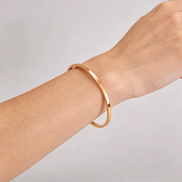 Wholesale Light Luxury Geometric Polish Titanium Steel Bracelet With 18K Real Gold Electroplated Clasp For Women