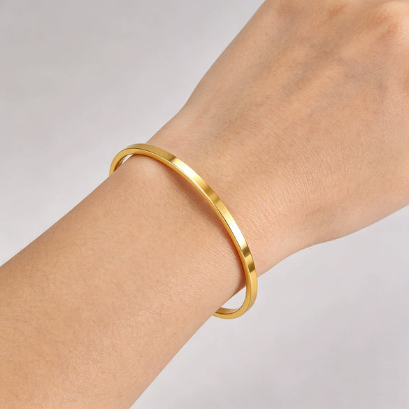 Wholesale Light Luxury Geometric Polish Titanium Steel Bracelet With 18K Real Gold Electroplated Clasp For Women