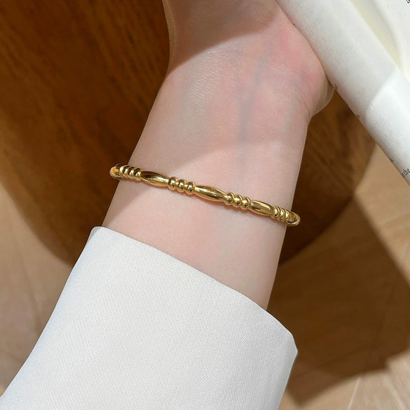 Wholesale Light Luxury Geometric Polish Titanium Steel Bracelet With 18K Real Gold Electroplated Clasp For Women