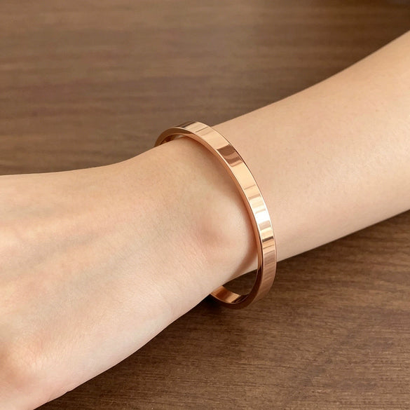 Wholesale Light Luxury Geometric Polish Titanium Steel Bracelet With 18K Real Gold Electroplated Clasp For Women
