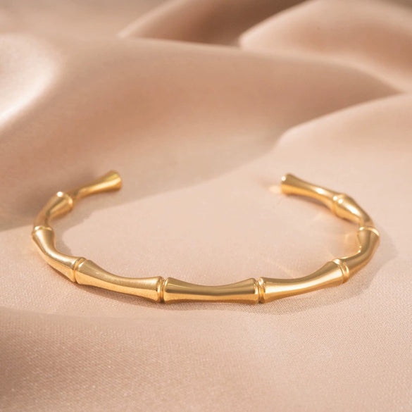 Wholesale Light Luxury Geometric Polish Titanium Steel Bracelet With 18K Real Gold Electroplated Clasp For Women