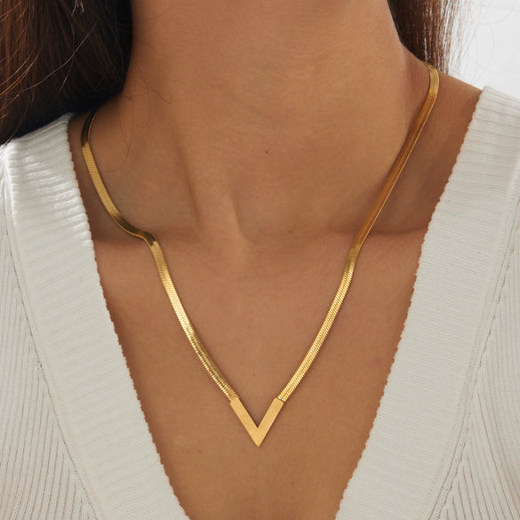 Wholesale Light Luxury Gold Plated Heart Shape Stainless Steel Blade Chain Necklace For Women