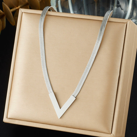 Wholesale Light Luxury Gold Plated Heart Shape Stainless Steel Blade Chain Necklace For Women