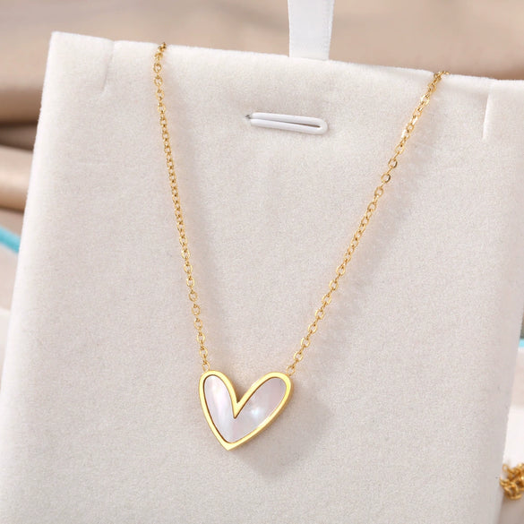 Wholesale Light Luxury Goldplated Stainless Steel Insectpatterned Ochain Necklace