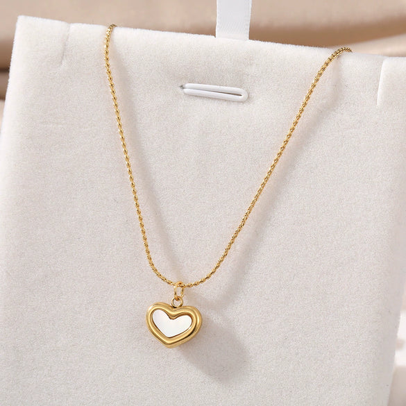 Wholesale Light Luxury Goldplated Stainless Steel Insectpatterned Ochain Necklace