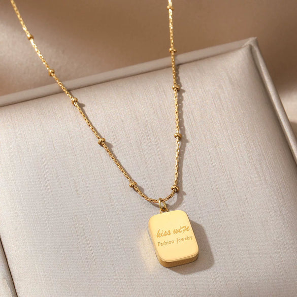 Wholesale Light Luxury Goldplated Stainless Steel Insectpatterned Ochain Necklace