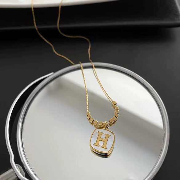 Wholesale Light Luxury H Letter Pendant Necklace For Women Titanium Steel Geometric Design Snake Bone Chain Electroplated Non Fading Shell Neck Chain