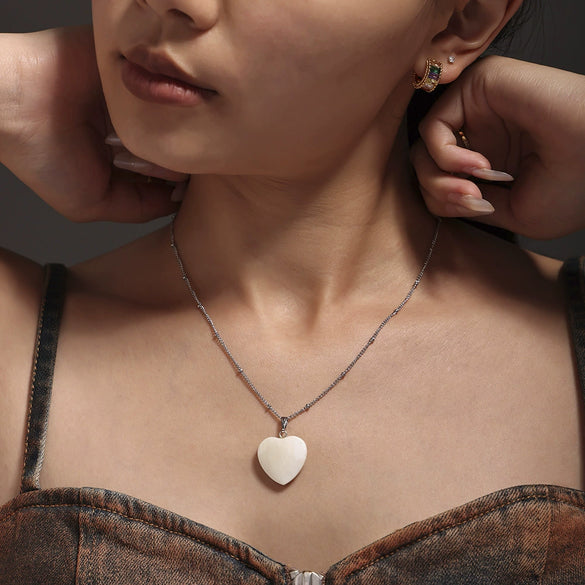 Wholesale Light Luxury Love Heart Shell Pendant Necklace Stainless Steel 18K Gold Plated