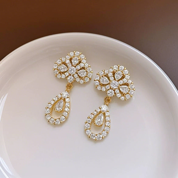 Wholesale Light Luxury Minimalist Zinc Alloy Drop Shape Electroplated Earrings For Women