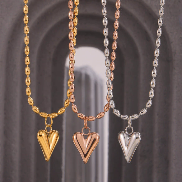 Wholesale Light Luxury Niche Design Heart Shaped Titanium Steel Rice Bead Necklace Electroplated 18K Gold For Women
