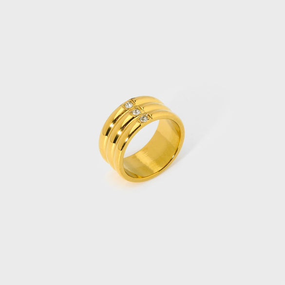 Wholesale Light Luxury Niche Simple Design Nonfading Unisex Ring In Stainless Steel With Wave Pattern And Vacuum Real Gold Pvd Treatment