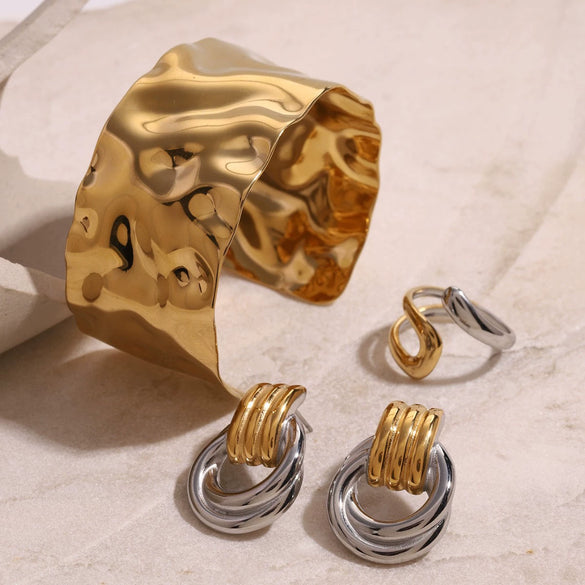 Wholesale Light Luxury Niche Women's Titanium Non Fading Stainless Steel Jewelry Set With Electroplating Earrings Bracelet And Ring