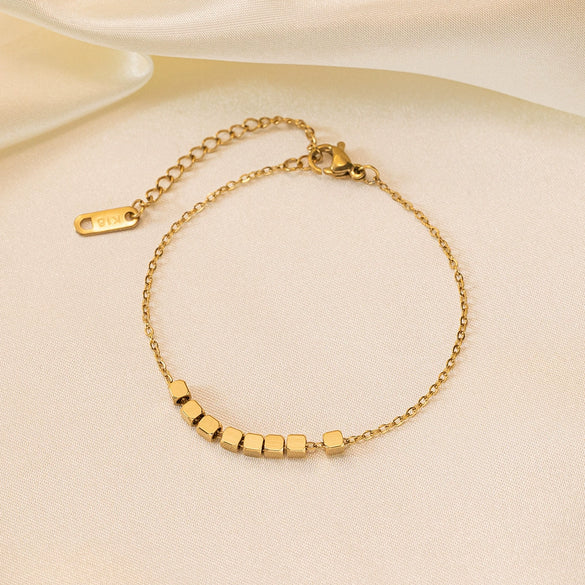 Wholesale Light Luxury Square Pattern Titanium Steel Electroplated Oshaped Clavicle Necklace For Women