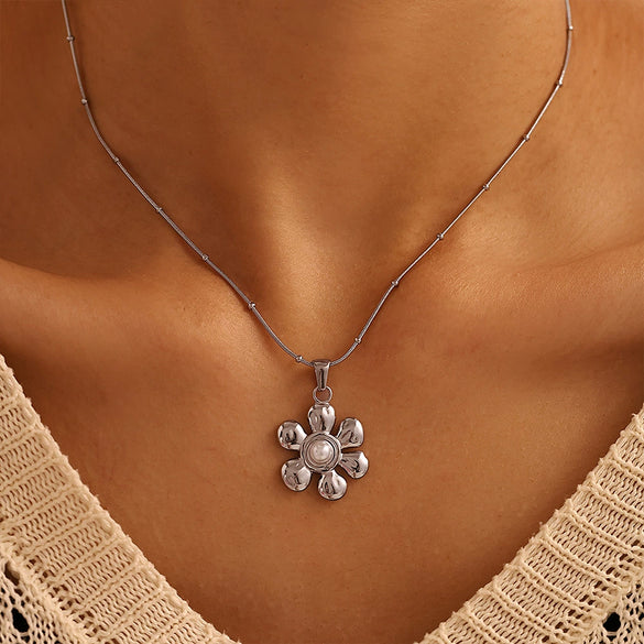 Wholesale Light Luxury Stainless Steel Imitation Pearl Sunflower Geometric Pendant Clavicle Necklace With Pvd Plating