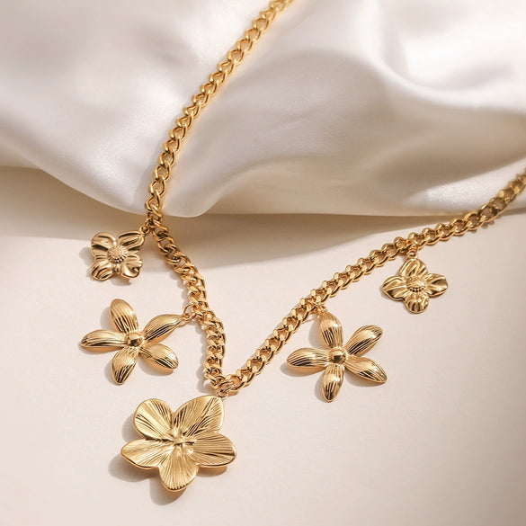 Wholesale Light Luxury Stainless Steel Necklace With 18K Gold Plated Geometric Flower Pendant Exaggerated Personality Style