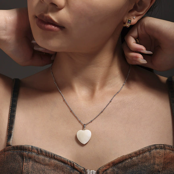 Wholesale Light Luxury Stainless Steel Shell Heart Shape Geometric Pendant Necklace Jewelry Plated 18K Gold